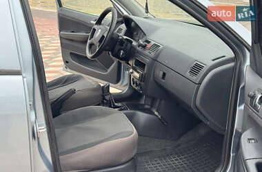 Седан Skoda Fabia 2003 в 