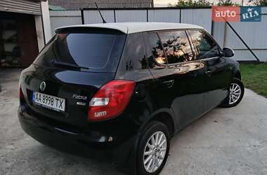 Хэтчбек Skoda Fabia 2011 в 