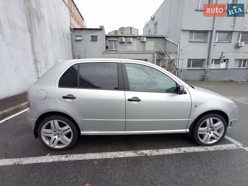 Хэтчбек Skoda Fabia 2005 в Киеве