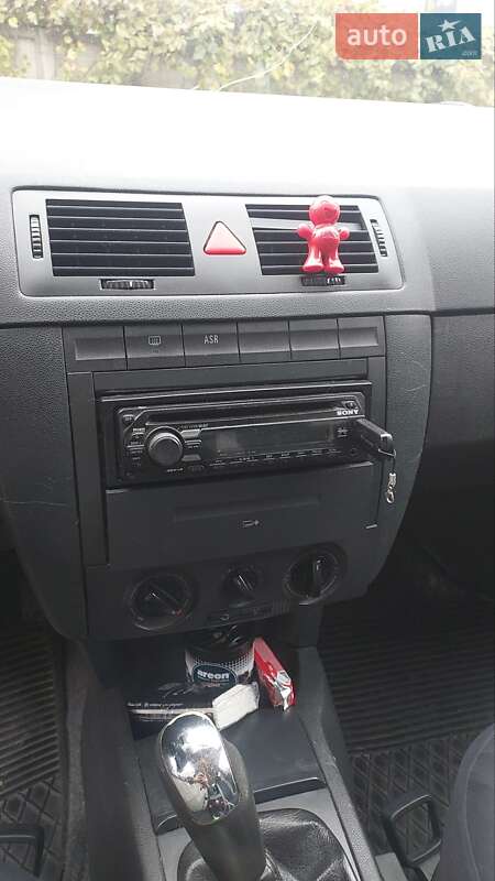 Седан Skoda Fabia 2004 в Києві фото 5 Седан Skoda Fabia 2004 в Києві