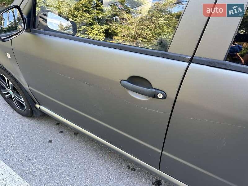 Хэтчбек Skoda Fabia 2003 в Киеве