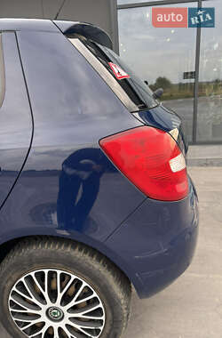 Хэтчбек Skoda Fabia 2012 в 