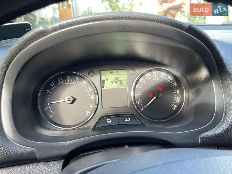 Хэтчбек Skoda Fabia 2011 в Луцке