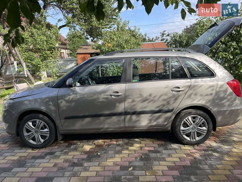 Хэтчбек Skoda Fabia 2011 в Луцке