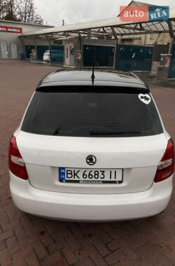 Хэтчбек Skoda Fabia 2011 в 