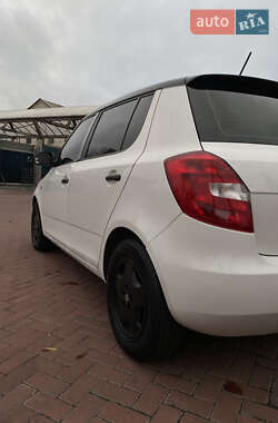 Хэтчбек Skoda Fabia 2011 в 
