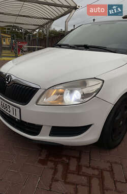 Хэтчбек Skoda Fabia 2011 в 