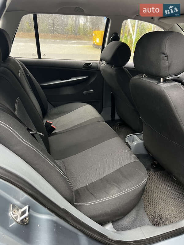 Универсал Skoda Fabia 2002 в Маневичах