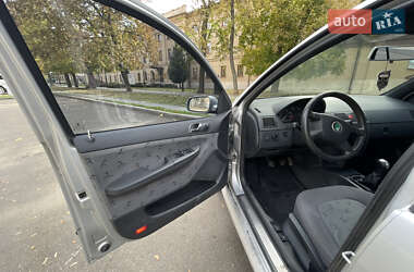 Седан Skoda Fabia 2002 в 