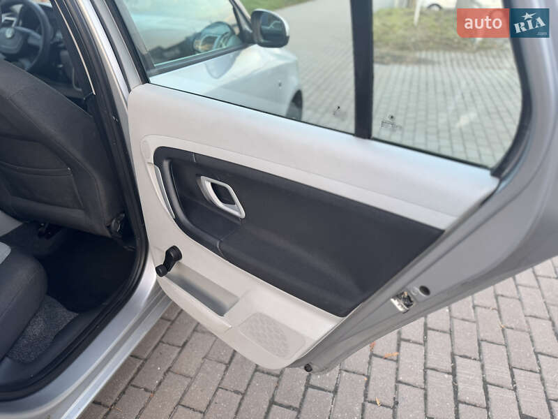 Универсал Skoda Fabia 2010 в Ровно фото 29 Универсал Skoda Fabia 2010 в Ровно