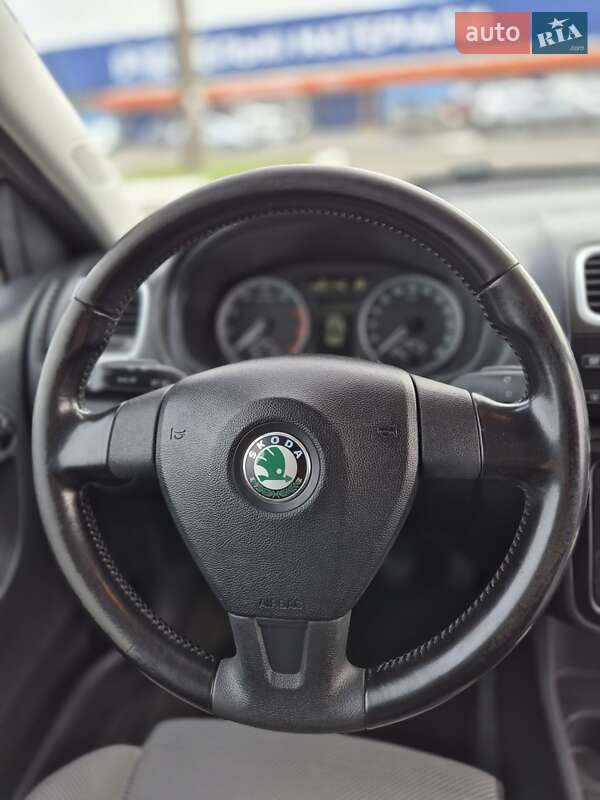 Хэтчбек Skoda Fabia 2009 в Луцке