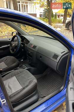 Хетчбек Skoda Fabia 2004 в 