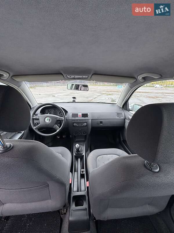 Седан Skoda Fabia 2004 в Ірпені