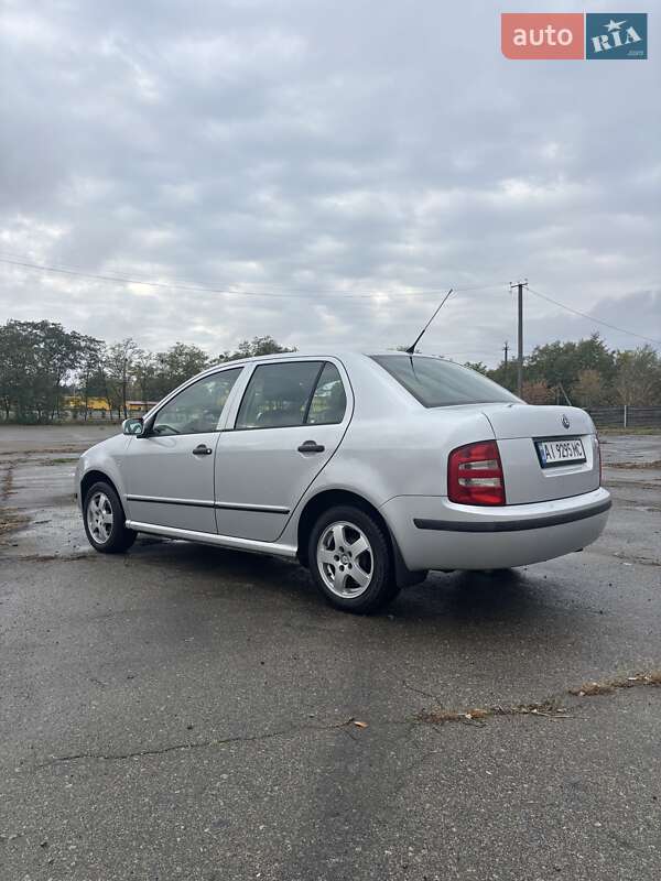 Седан Skoda Fabia 2004 в Ірпені