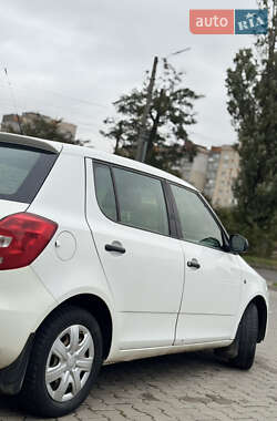 Хэтчбек Skoda Fabia 2009 в  фото 28 Хэтчбек Skoda Fabia 2009 в