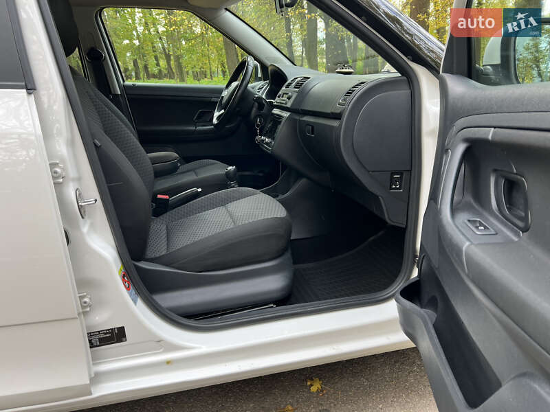 Хетчбек Skoda Fabia 2013 в Чернівцях