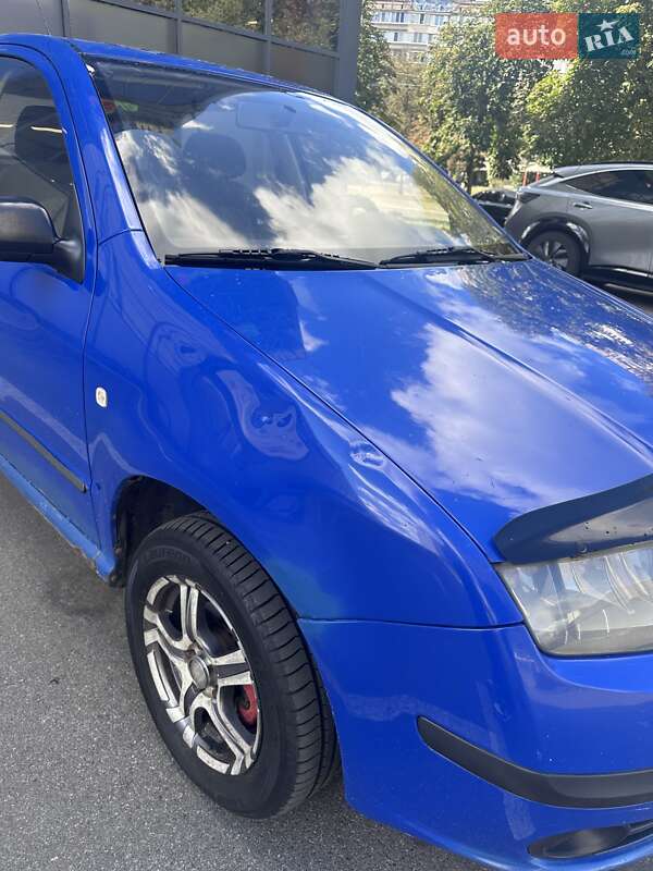 Хэтчбек Skoda Fabia 2006 в Киеве