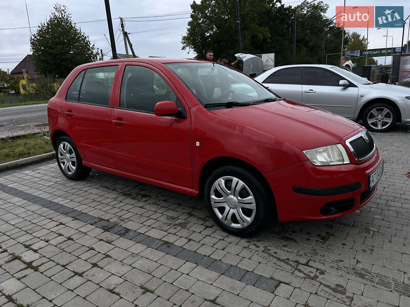 Хетчбек Skoda Fabia 2006 в  фото Хетчбек Skoda Fabia 2006 в