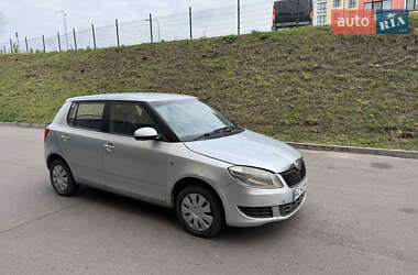 Хэтчбек Skoda Fabia 2012 в 