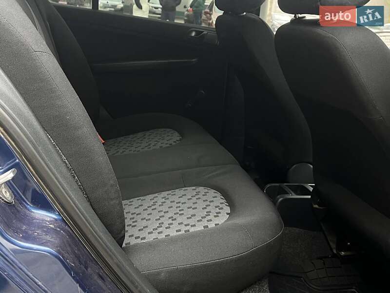 Хэтчбек Skoda Fabia 2007 в Днепре