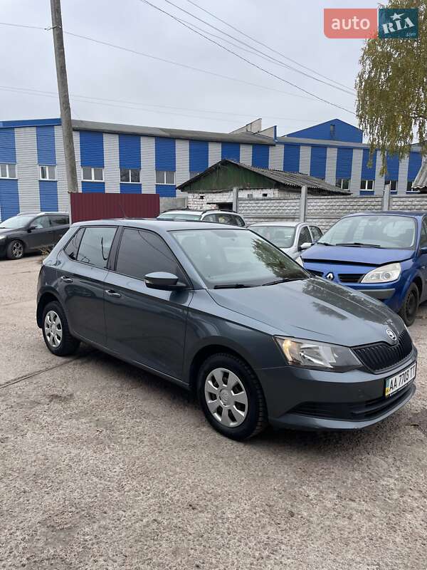 Хэтчбек Skoda Fabia 2015 в Чернигове фото Хэтчбек Skoda Fabia 2015 в Чернигове