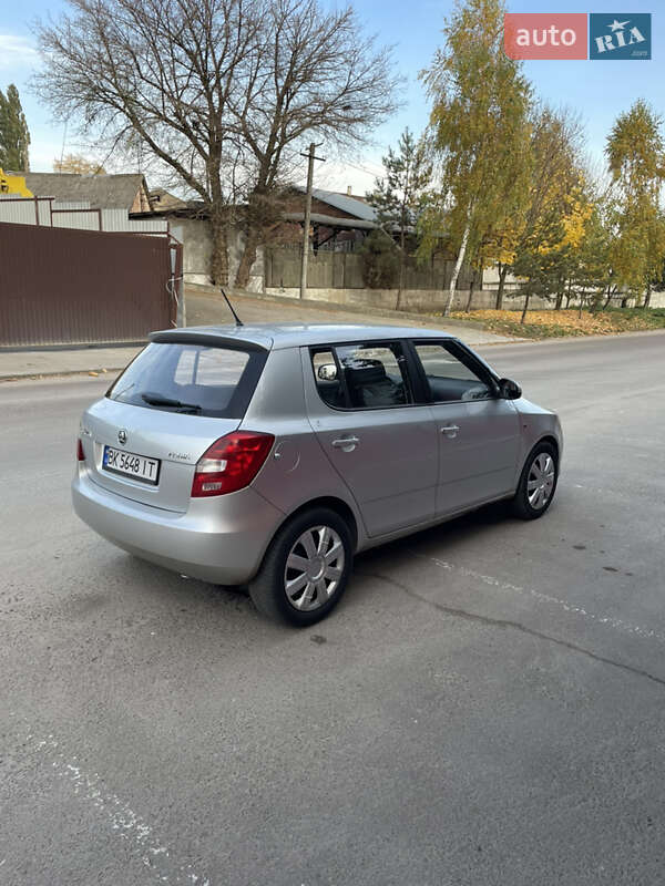 Хэтчбек Skoda Fabia 2014 в Ровно