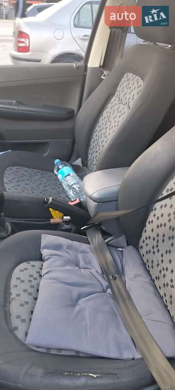 Хэтчбек Skoda Fabia 2005 в Каменке-Бугской