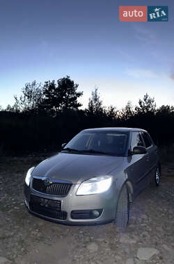 Хэтчбек Skoda Fabia 2008 в Перегинском