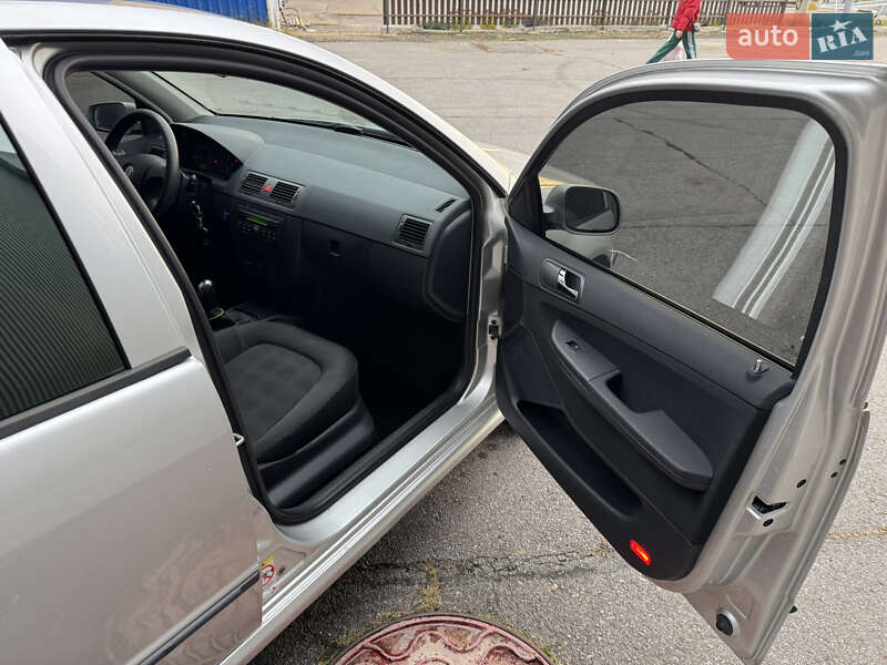 Хетчбек Skoda Fabia 2006 в Харкові