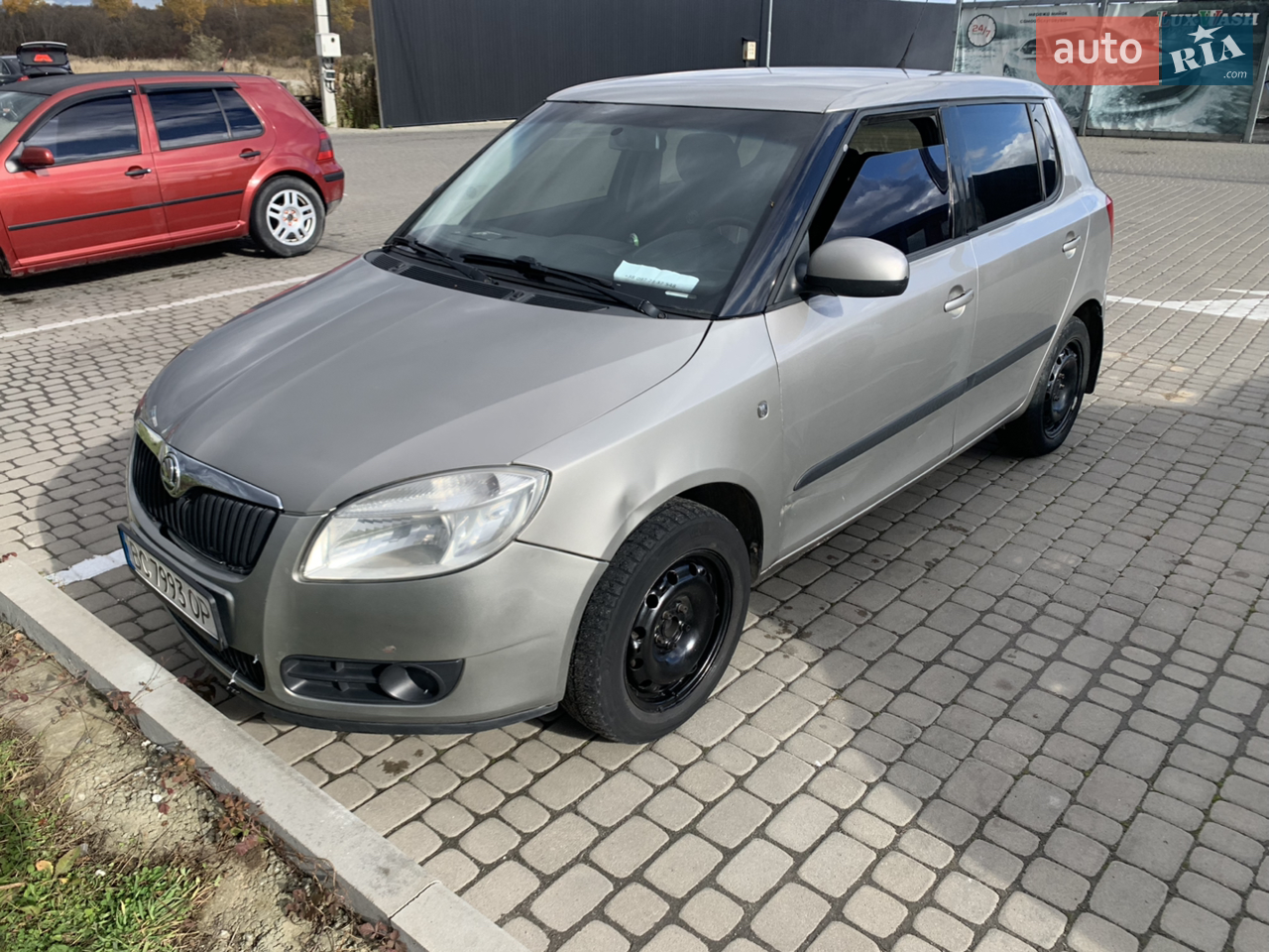 Авто технічно в хорошуму стані є нюанси по передньому бампері, стоїть газ 10л по місту. Є скрипи в ходовій, салон в гарному стані, двигун обслужений масла не бере, счеплення, грм нещодавно мінялось, кондеціонер заправлений автомобіль кожен день їздить, чудова робоча лошадка додаткові питання по телефону 