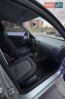 Хэтчбек Skoda Fabia 2006 в  фото 5 Хэтчбек Skoda Fabia 2006 в