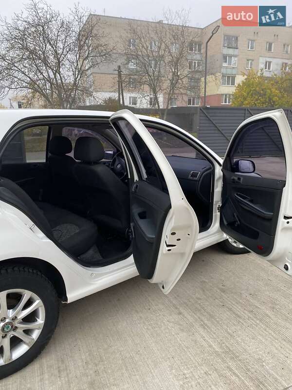 Хетчбек Skoda Fabia 2005 в П'ятихатках фото 10 Хетчбек Skoda Fabia 2005 в П'ятихатках