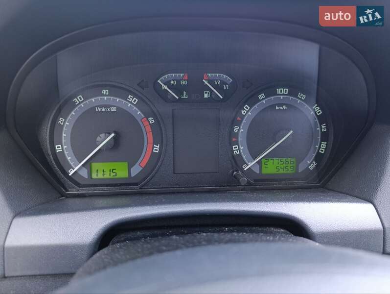 Хэтчбек Skoda Fabia 2004 в Ровно