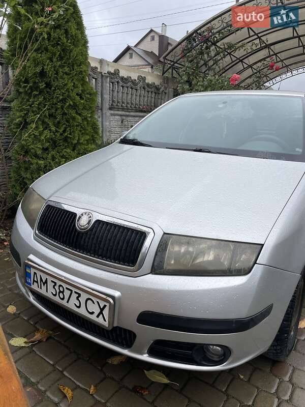Хэтчбек Skoda Fabia 2006 в Киеве