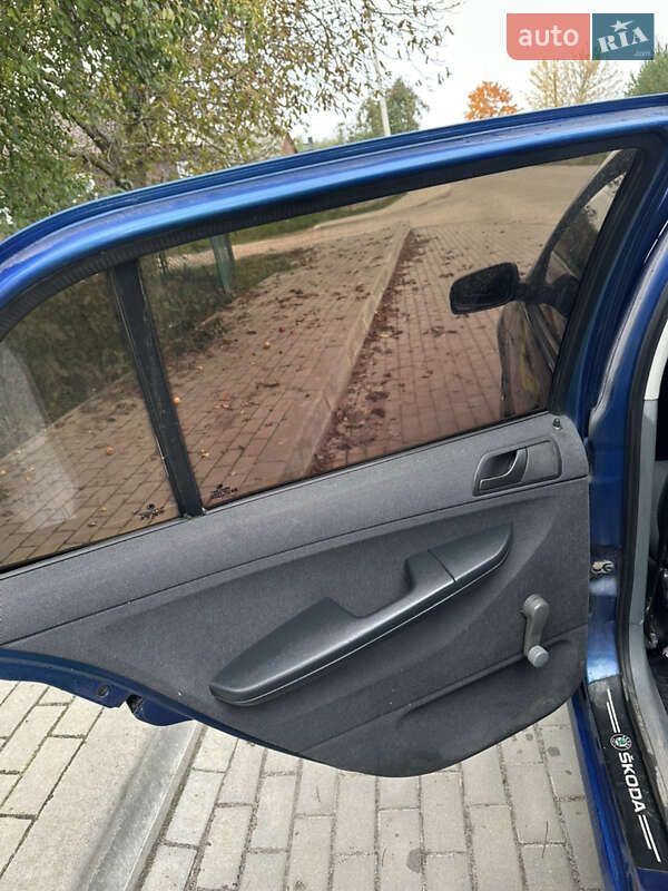 Хэтчбек Skoda Fabia 2003 в Костополе