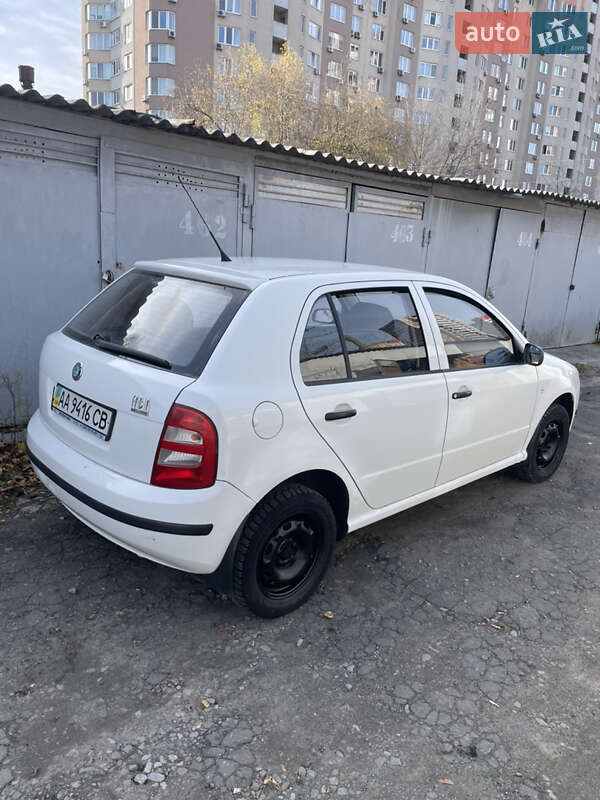 Хэтчбек Skoda Fabia 2003 в Киеве