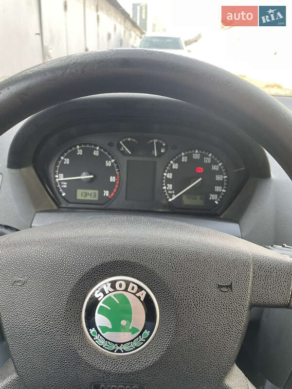 Хэтчбек Skoda Fabia 2003 в Киеве