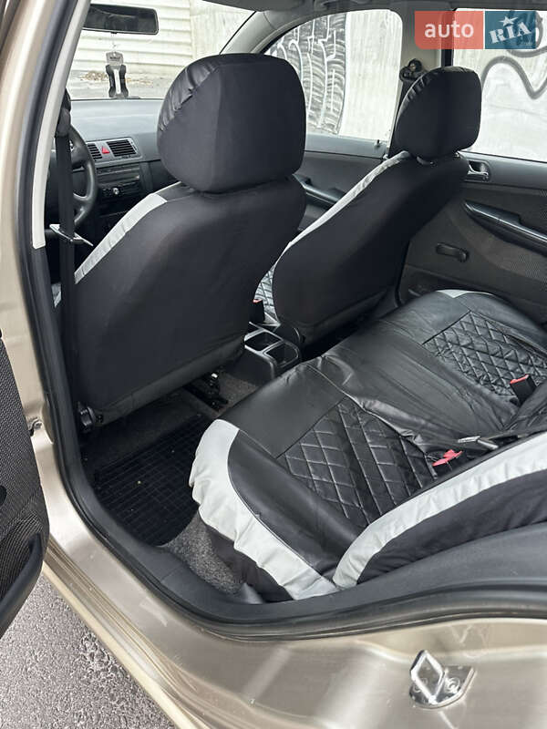 Хэтчбек Skoda Fabia 2004 в Львове