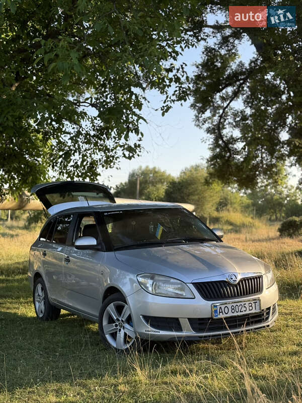 Универсал Skoda Fabia 2011 в Обаве