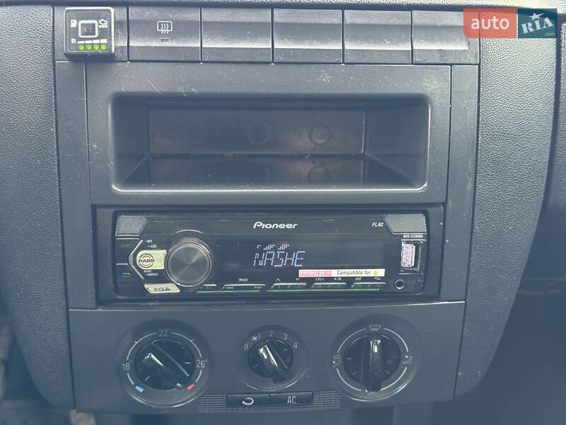 Хэтчбек Skoda Fabia 2006 в Черновцах