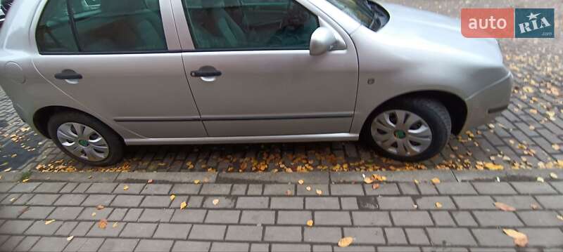 Хэтчбек Skoda Fabia 2002 в Луцке