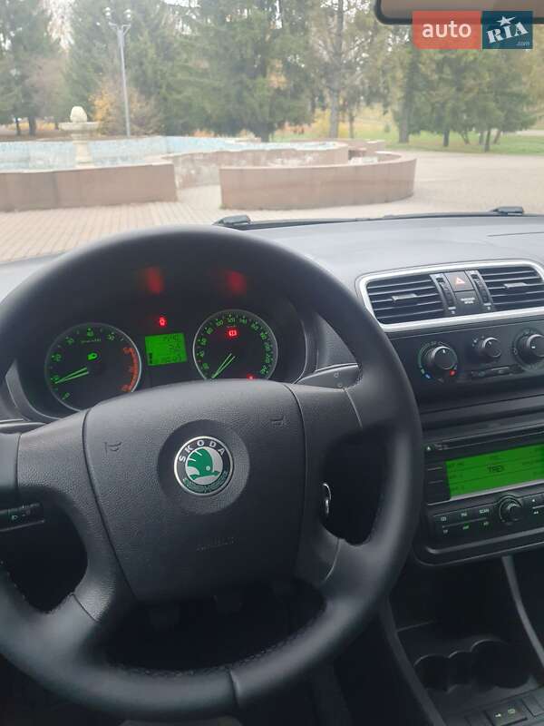Универсал Skoda Fabia 2008 в Ровно фото 48 Универсал Skoda Fabia 2008 в Ровно