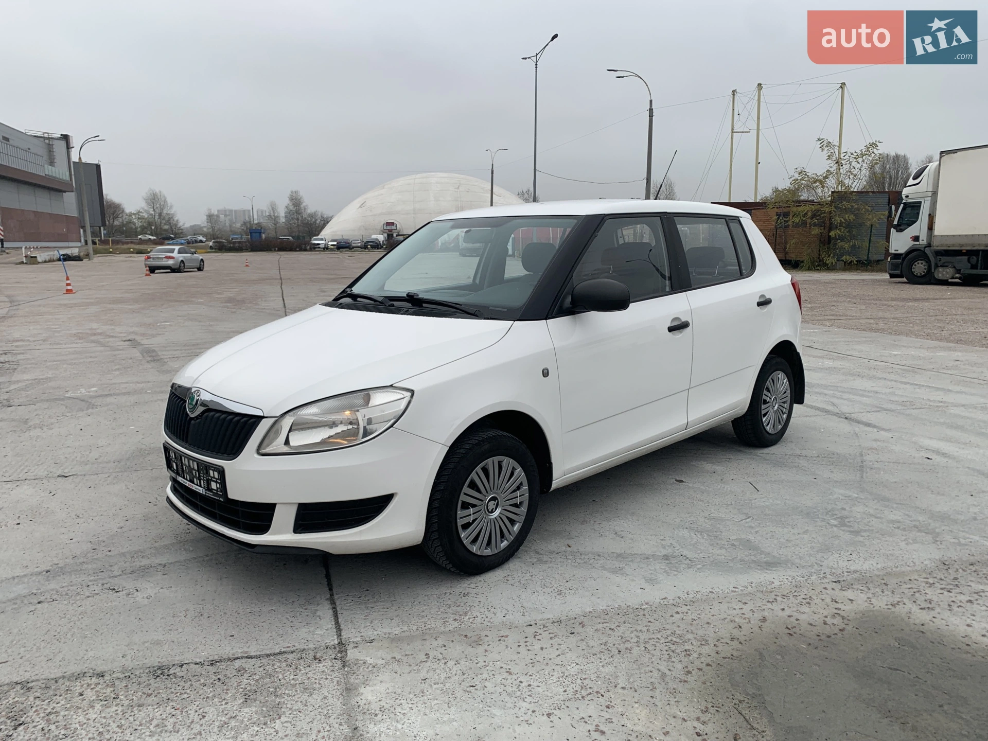 2011 Skoda Fabia - мініатюра 2