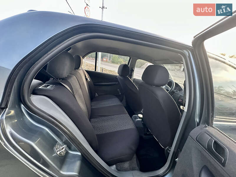 Хетчбек Skoda Fabia 2004 в Кропивницькому