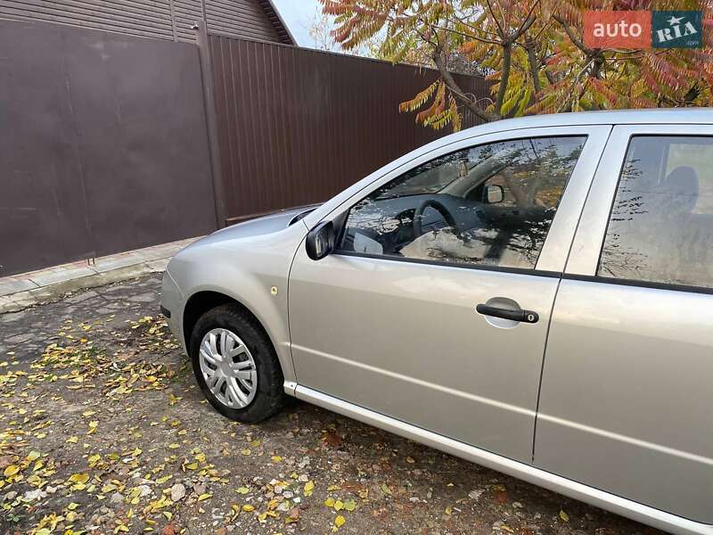 Хэтчбек Skoda Fabia 2004 в Сумах