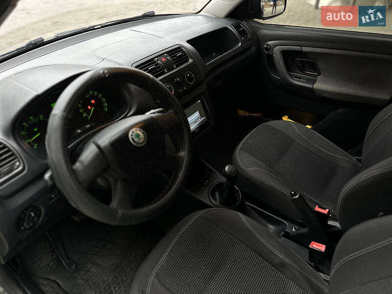 Хетчбек Skoda Fabia 2012 в Дніпрі