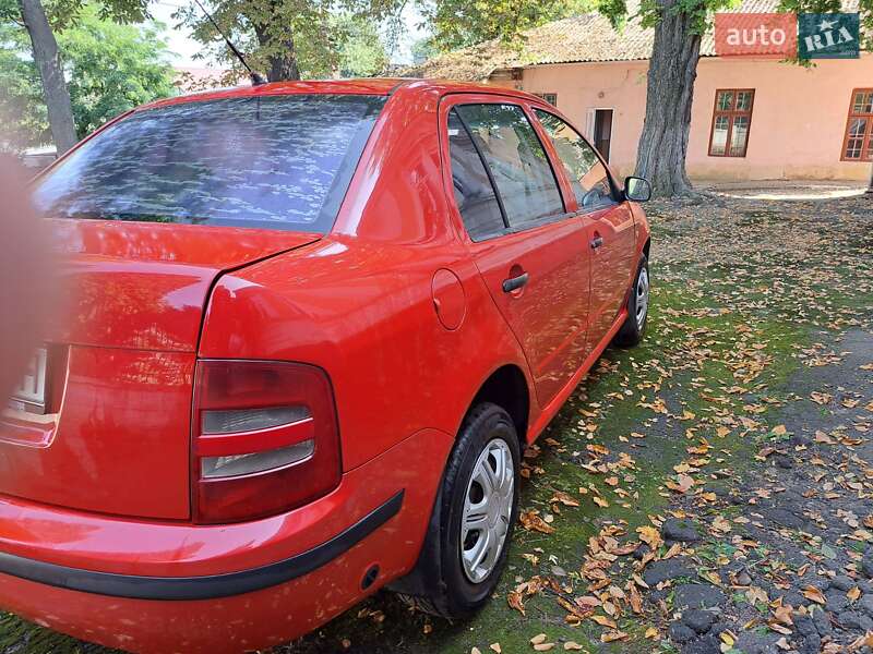 Седан Skoda Fabia 2002 в Черновцах