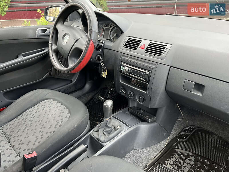 Хэтчбек Skoda Fabia 2006 в Киеве