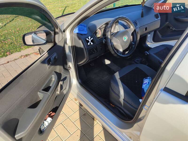 Хетчбек Skoda Fabia 2005 в Миколаєві