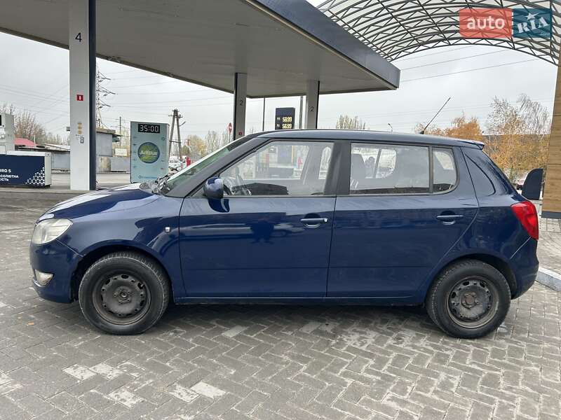 Хэтчбек Skoda Fabia 2012 в Днепре